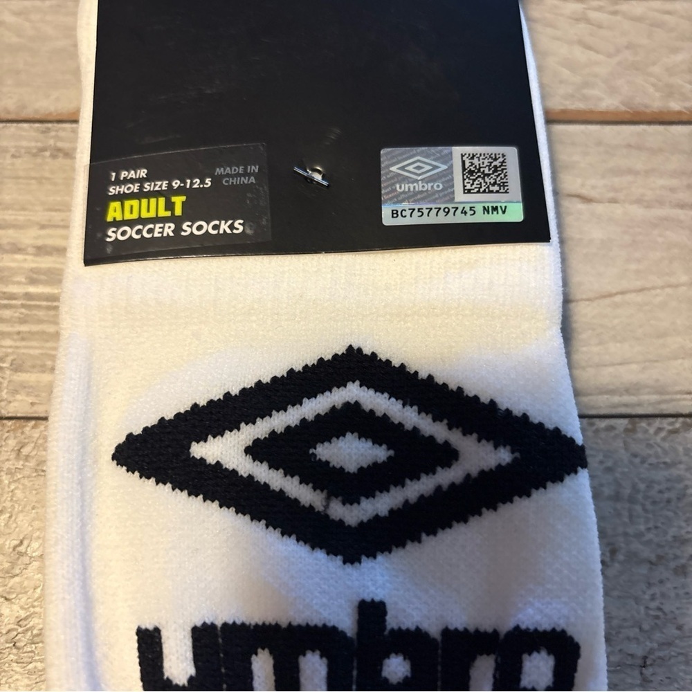 Umbro Adult Soccer Socks (Shoe Size 9-12.5) 1 Pair Wicking White NEW - Picture 3 of 11